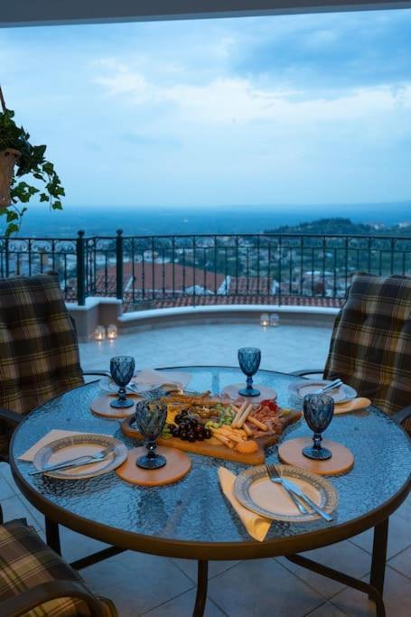 Amazing View With Huge Balcony Apartment Бер Екстериор снимка